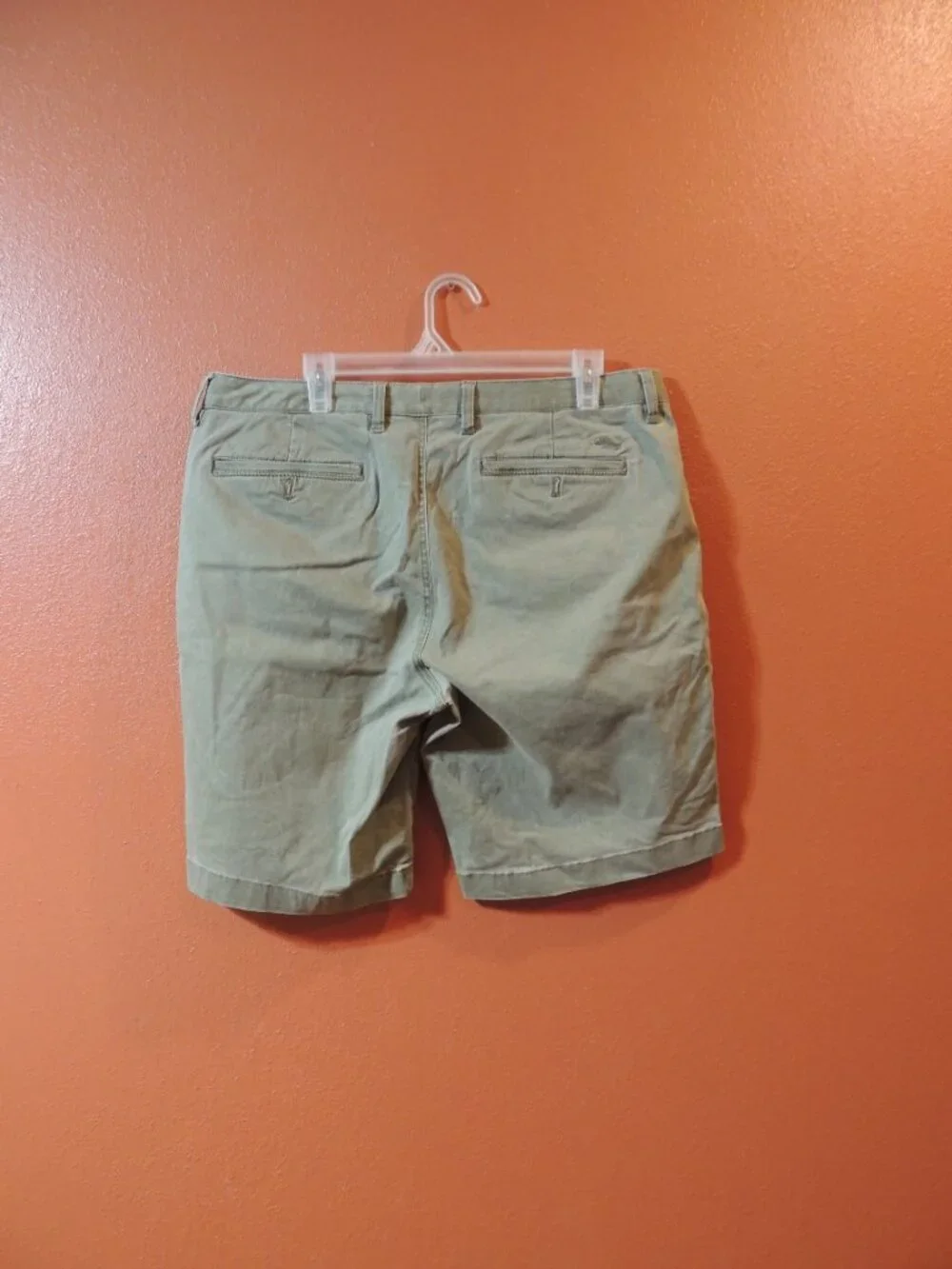 Tommy Bahama Shorts Men Size 35 Gray Pockets Casual Outdoor BBQ Cooking Shorts